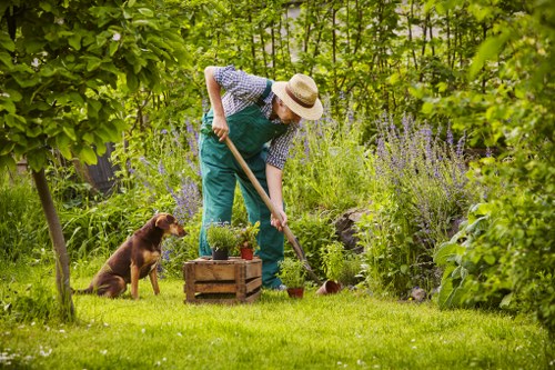Gardeners Fulwell working on a tidy local garden